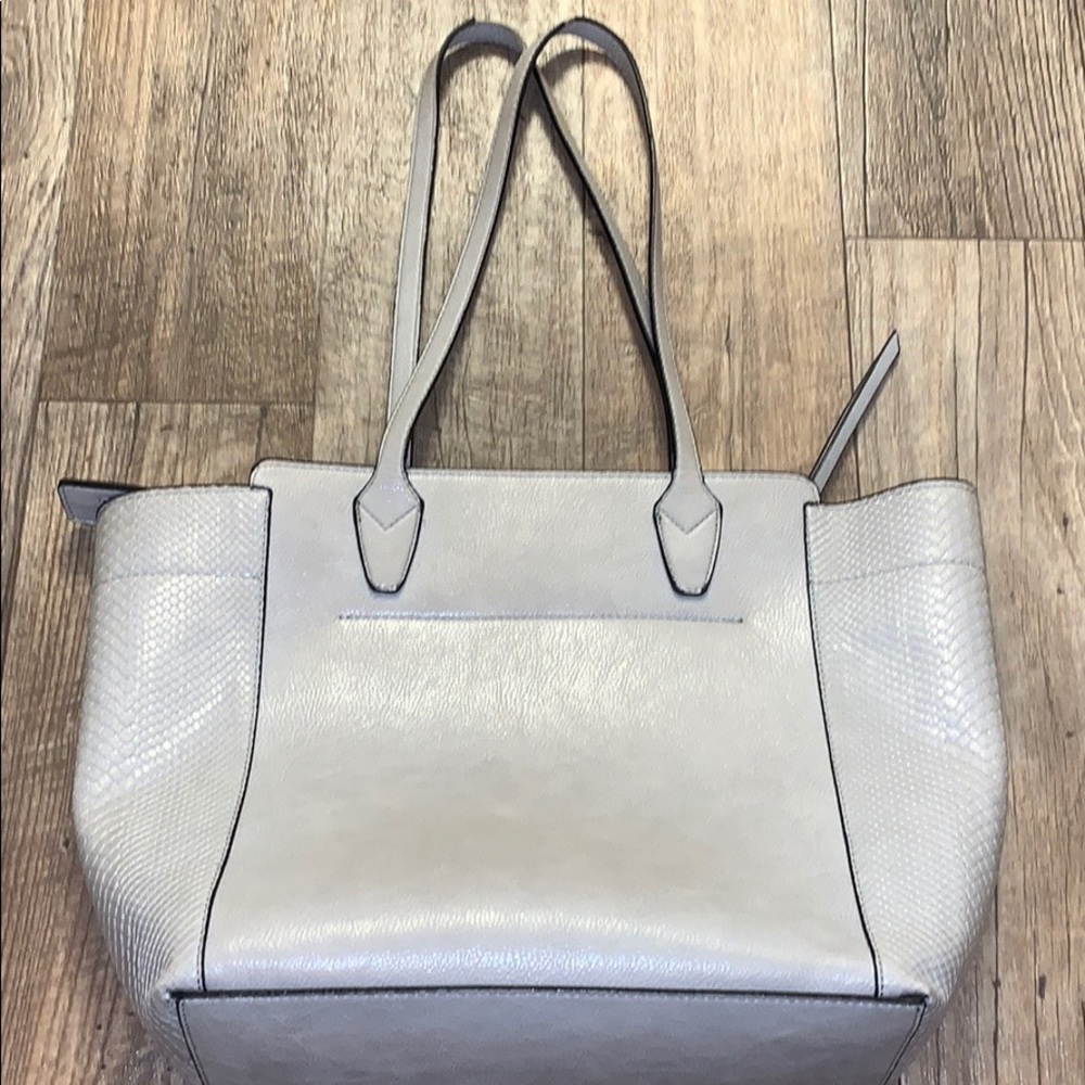 La Diva Large Zippered Tote
